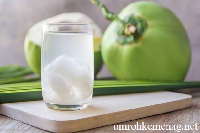 Manfaat Air Kelapa saat Alami Penyakit Asam Lambung